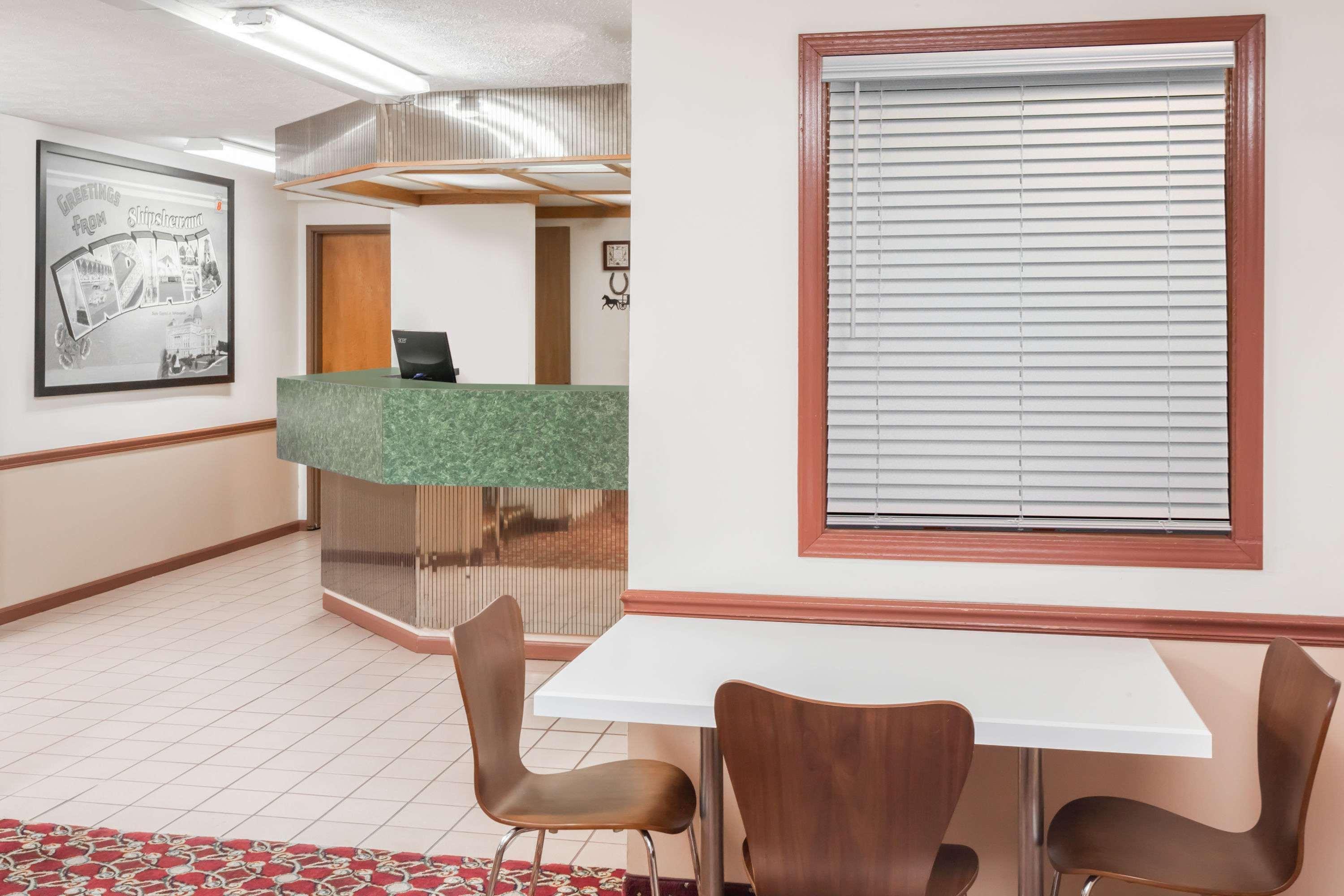 Super 8 By Wyndham Shipshewana Hotel Екстериор снимка