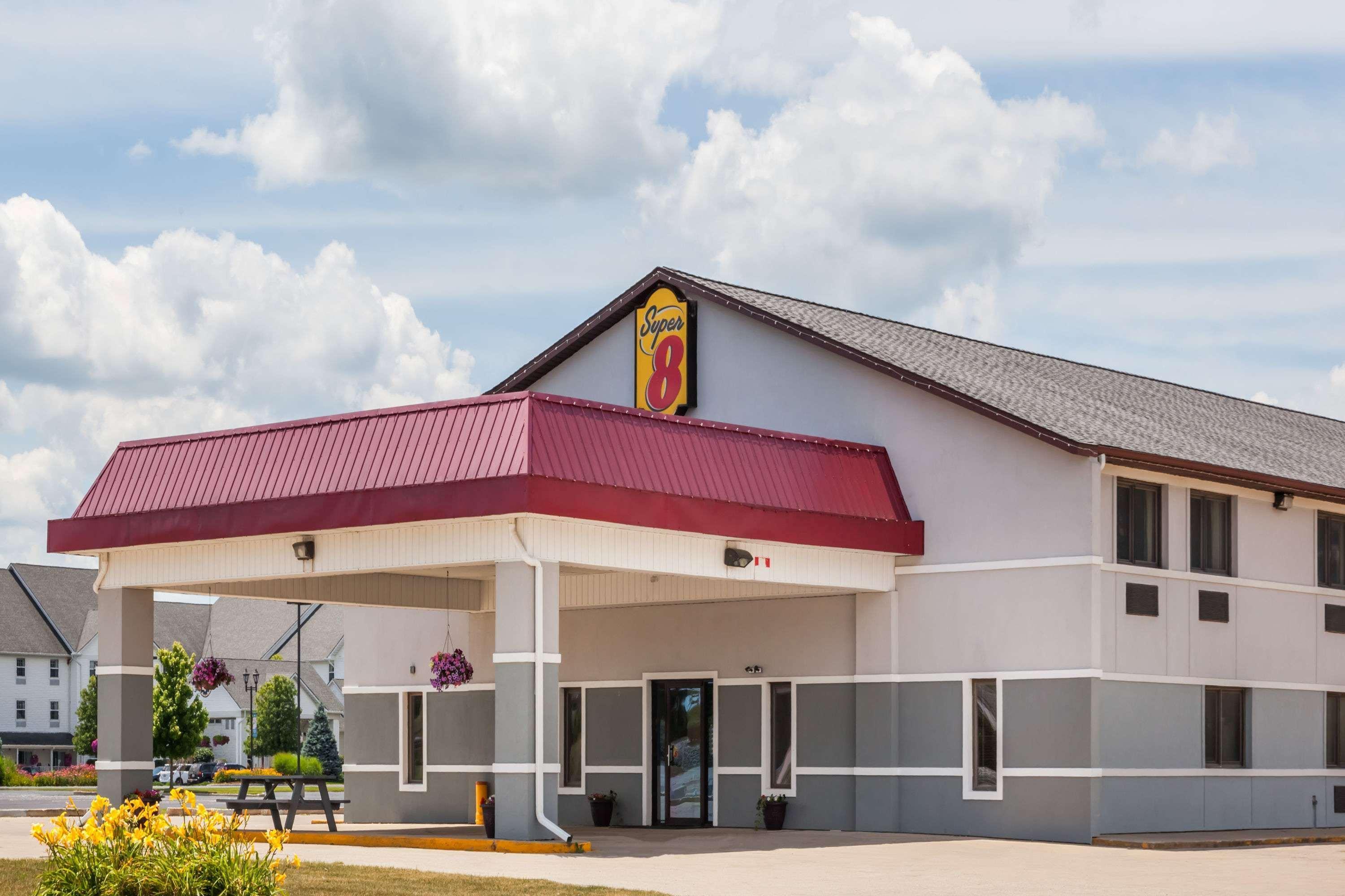 Super 8 By Wyndham Shipshewana Hotel Екстериор снимка