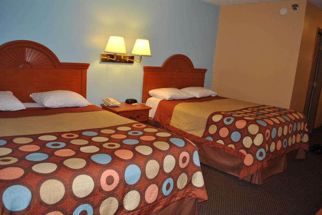 Super 8 By Wyndham Shipshewana Hotel Стая снимка